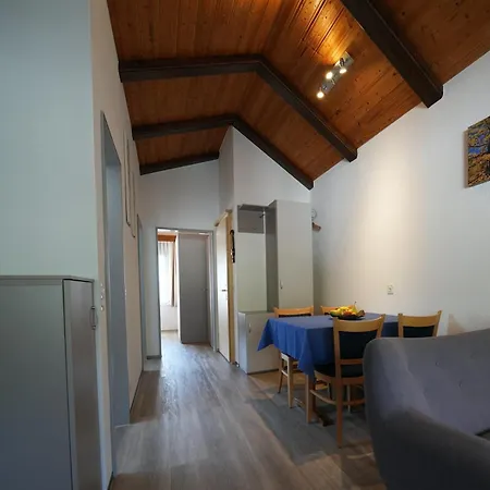 Haus Lägenhet *